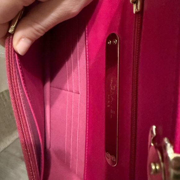 Quilted Top Handle Wallet On Chain - Picture 3 of 4